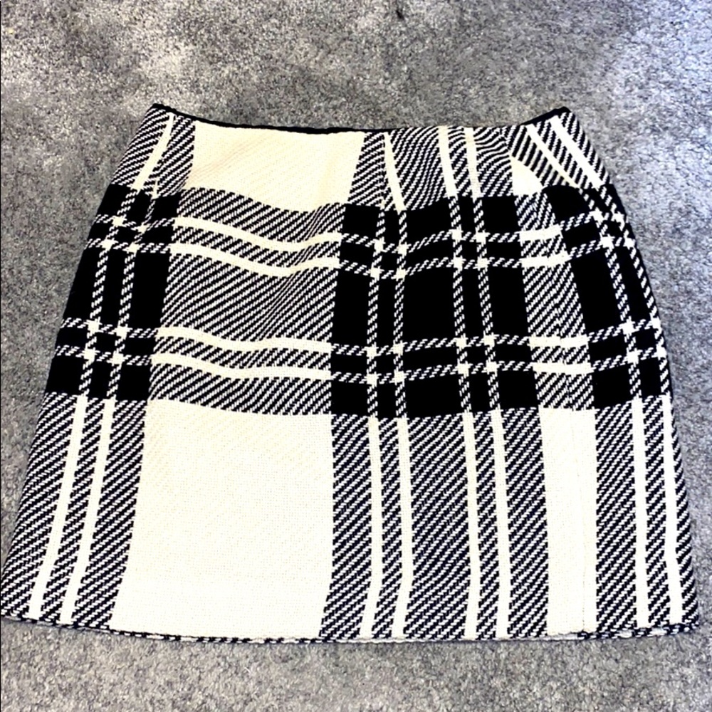 Plaid skirt black and white